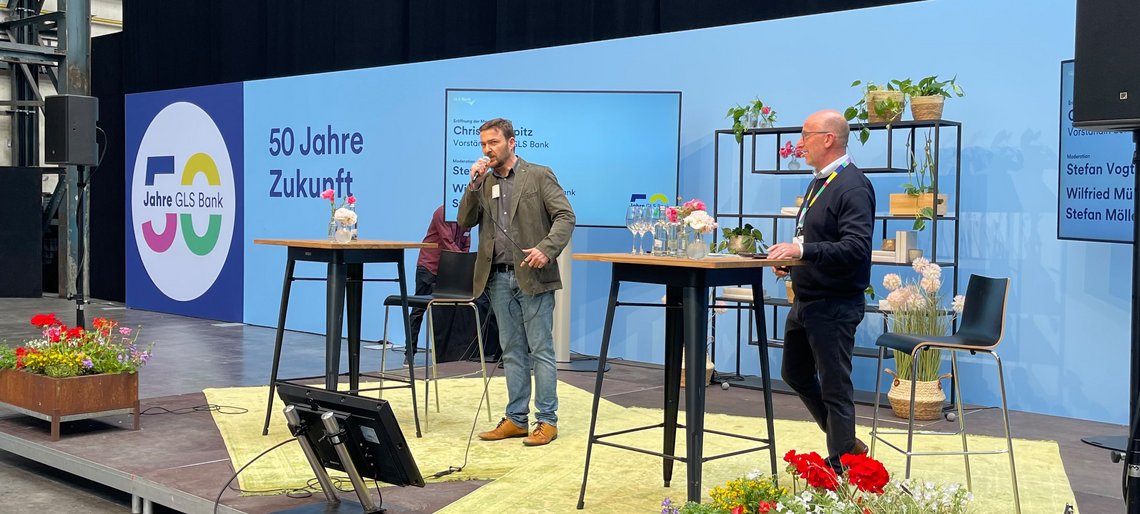 Sebastian Sladek auf der Bühne des GLS Jubiläumsfestivals