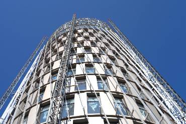 Der Science-Tower in Graz mit seiner Energiefassade im Bau