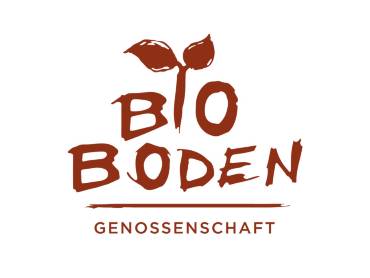 Schriftmarke der BioBoden-Genossenschaft in erdigem Braun, an der Spitze des «I» sind zwei Blätter angebracht.
