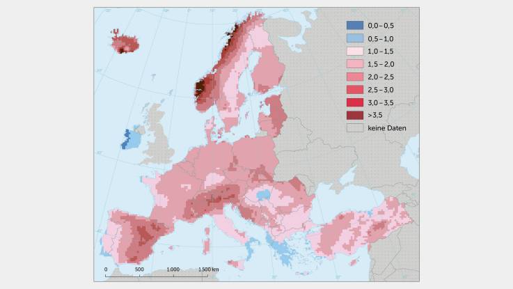 Eine Karte von Europa: Die einzelnen Regionen sind in Rot- und Blautönen eingefärbt – große Teile Osteuropas sind grau. 