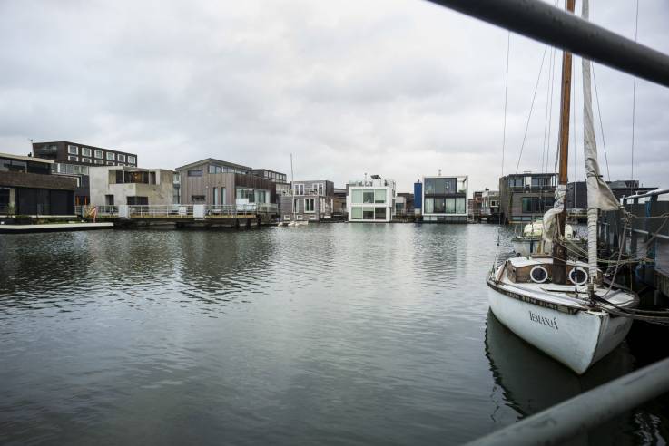 Schwimmende Häuser im Stadtteil Ijburg bei Amsterdam