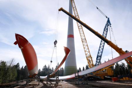 Aufbauarbeiten an Windkraftanlage bei Gersbach