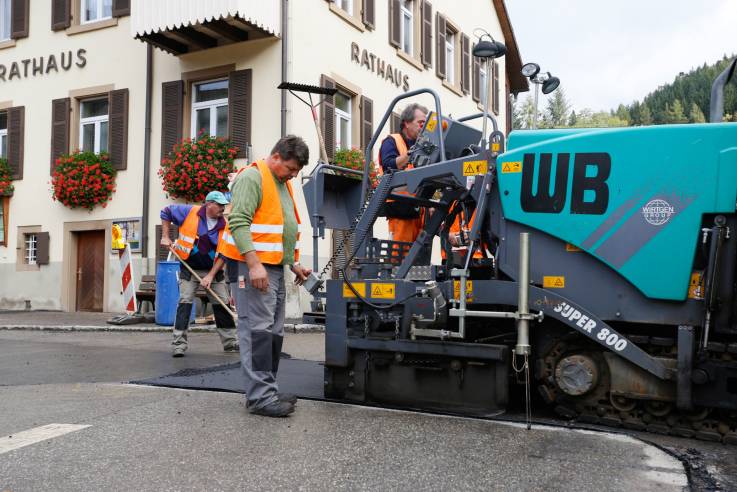 Ansicht letzte Arbeiten an der Baustelle in Tegernau